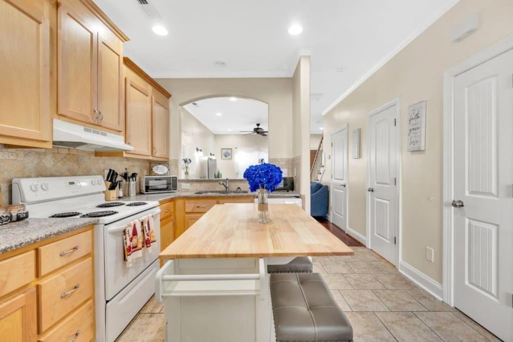 הוילה קונקורד Cozy 2B Townhouse King Bed Free Parking Tv In Brs מראה חיצוני תמונה