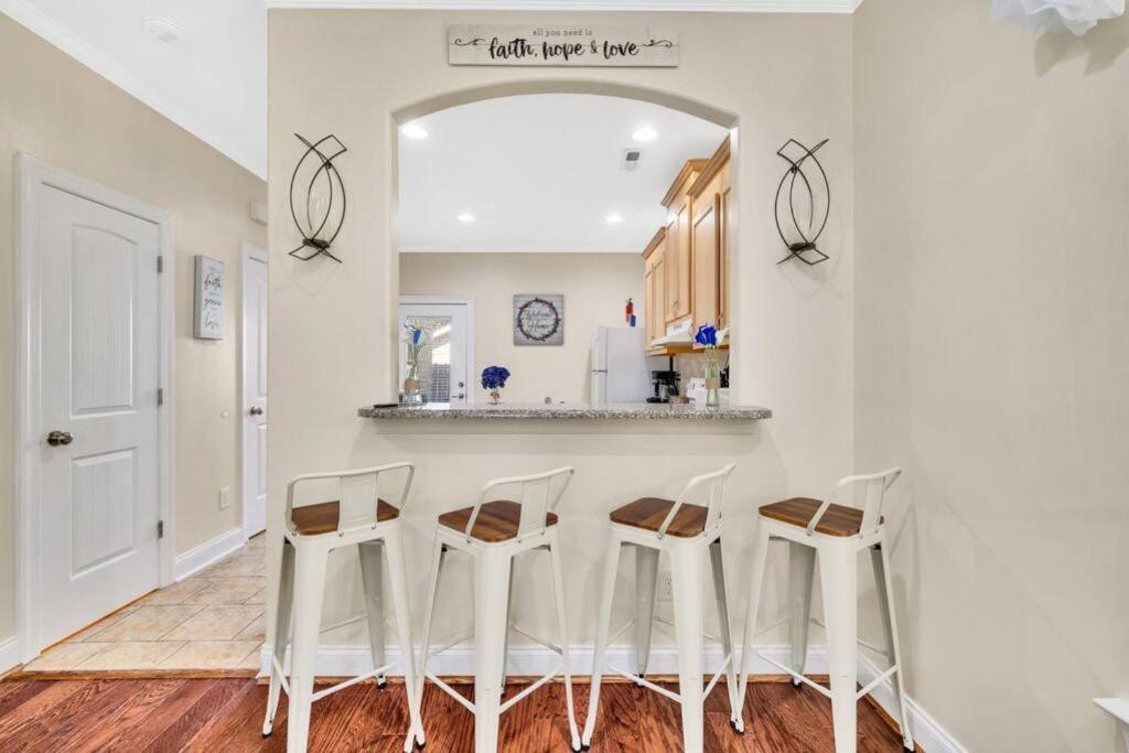 הוילה קונקורד Cozy 2B Townhouse King Bed Free Parking Tv In Brs מראה חיצוני תמונה