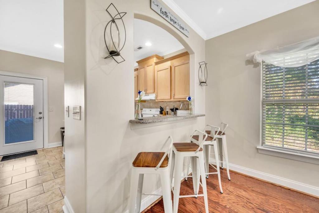 הוילה קונקורד Cozy 2B Townhouse King Bed Free Parking Tv In Brs מראה חיצוני תמונה