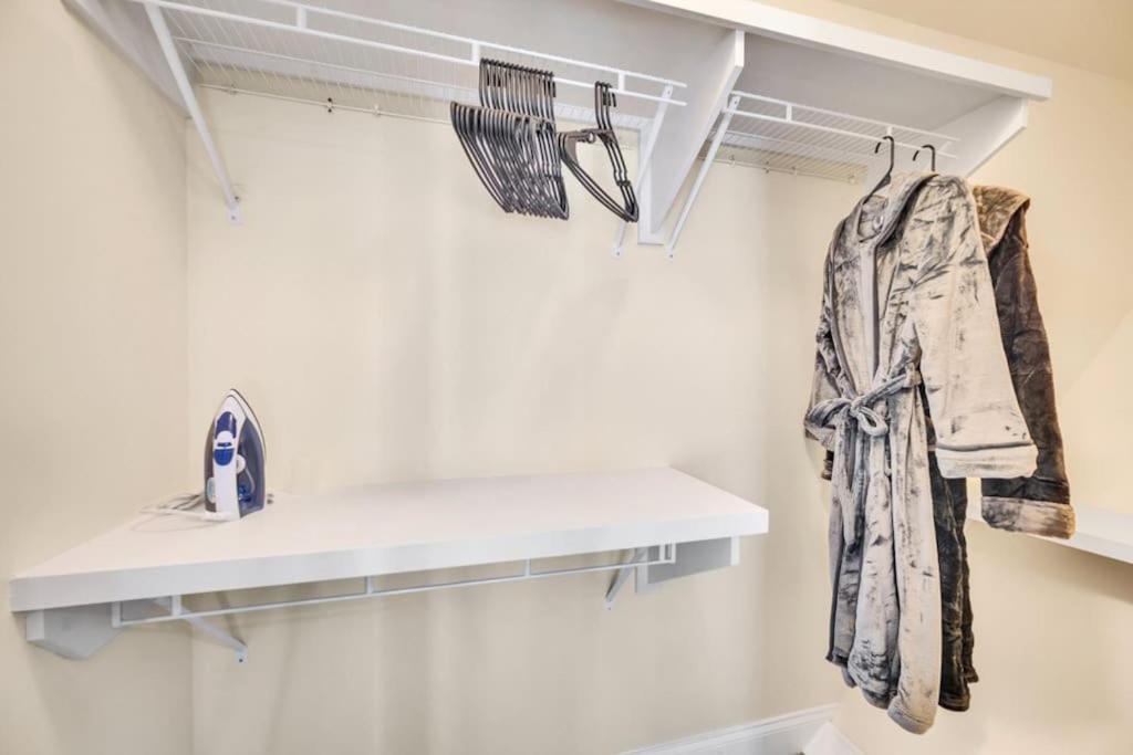הוילה קונקורד Cozy 2B Townhouse King Bed Free Parking Tv In Brs מראה חיצוני תמונה
